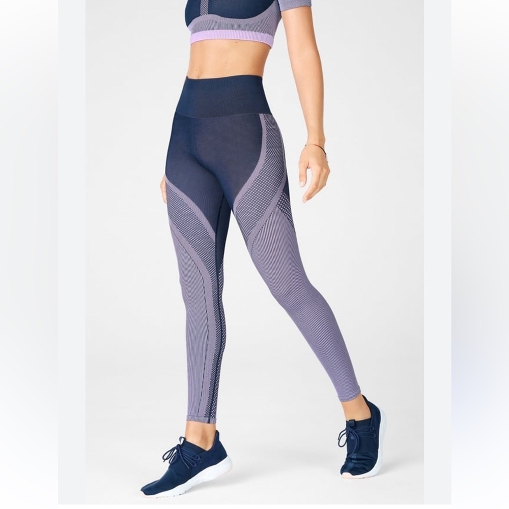 Fabletics High Waisted Seamless Turbo Compression Leggings. Navy/Lilac Size XL